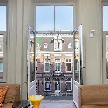 Luxurious In Museum District Near Park