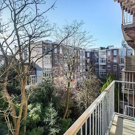 Luxurious In Museum District Near Park